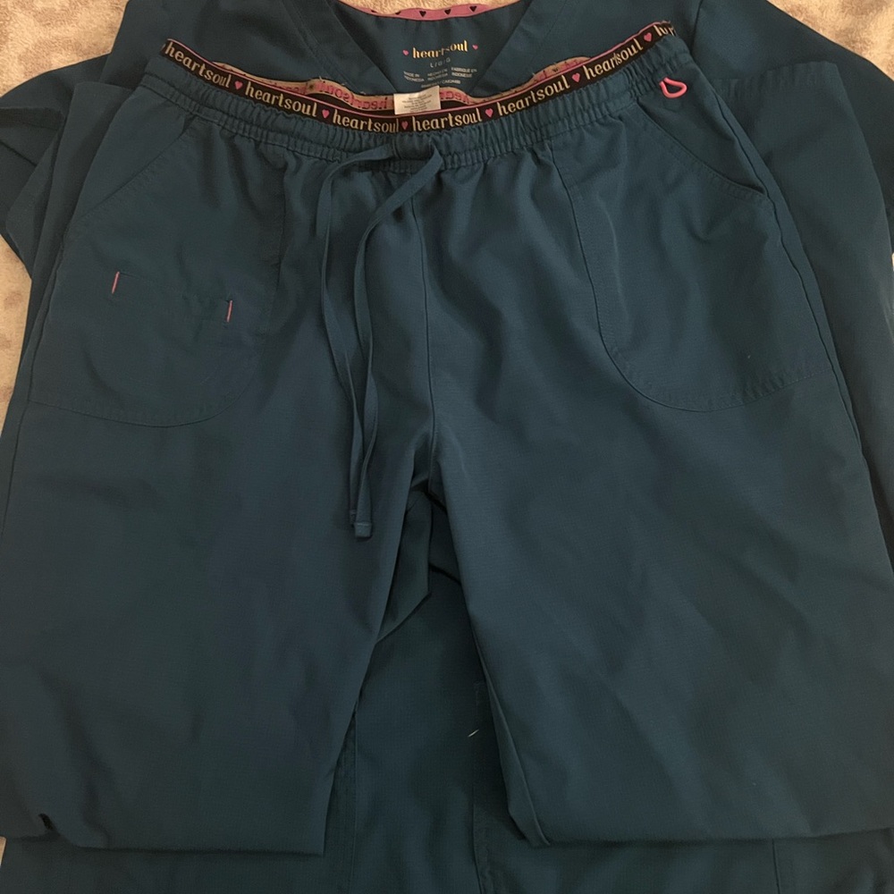 Heartsoul scrub set size large